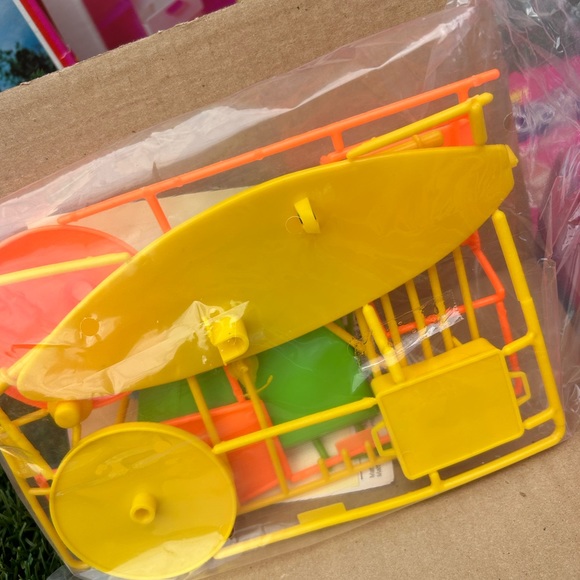 VINTAGE UNOPENED BARBIE play sets circa 1978 and 1982 - Picture 9 of 13